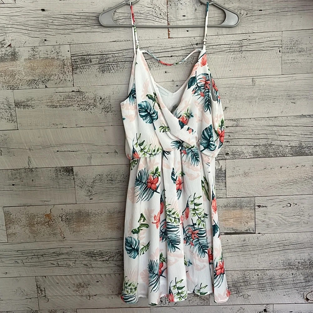 Lush women’s dress. Size medium. - Picture 2 of 4